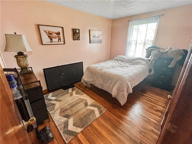 102 Johnston Rd, Bentleyville, PA 15314