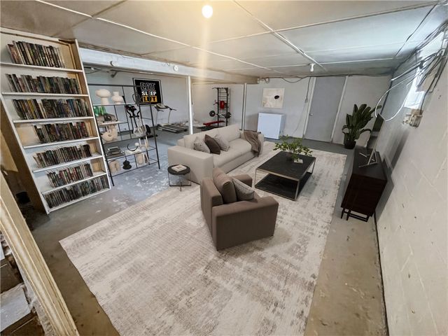 102 Johnston Rd, Bentleyville, PA 15314