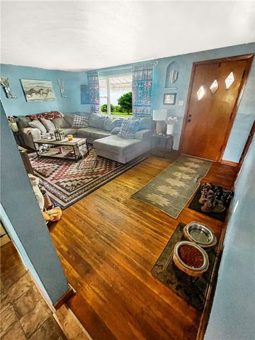 102 Johnston Rd, Bentleyville, PA 15314