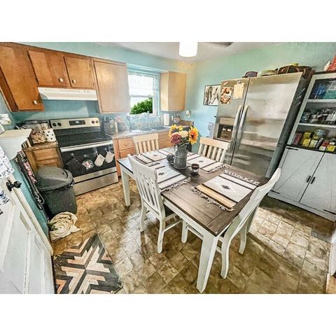 102 Johnston Rd, Bentleyville, PA 15314