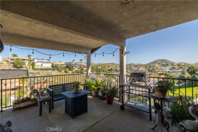 22176 Dogie, Canyon Lake, CA 92587