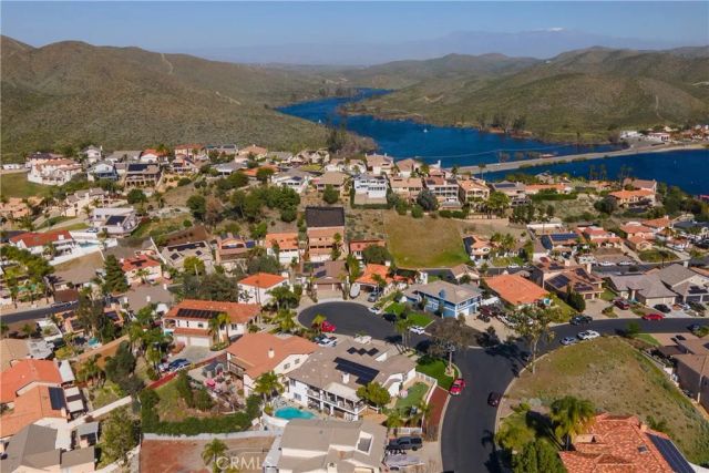 22176 Dogie, Canyon Lake, CA 92587