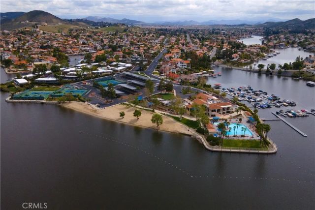 22176 Dogie, Canyon Lake, CA 92587