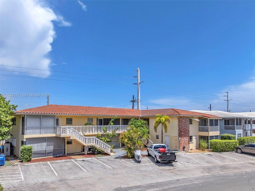 Image 18 of property listing at 2101 NE 68th St 202, Fort Lauderdale, FL 33308