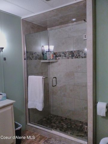 302 School RD, 8, Hope, ID 83836