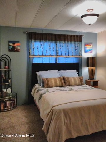 302 School RD, 8, Hope, ID 83836