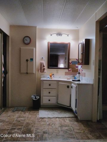 302 School RD, 8, Hope, ID 83836