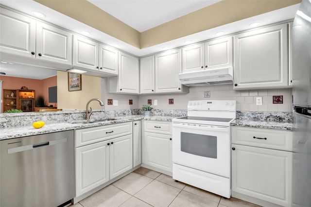 2700 NEBRASKA AVENUE 5-205, Palm Harbor, FL 34684