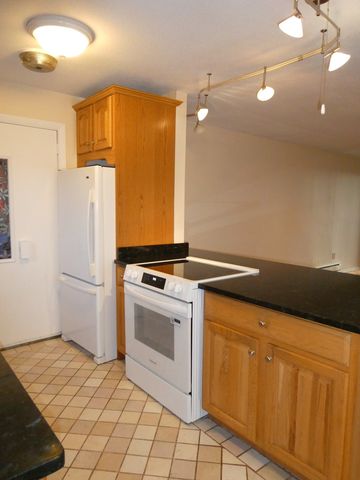 203 West Walk, West Haven, CT 06516