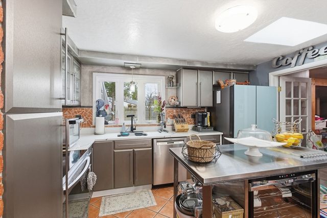 35 Errol Rd, Brockton, MA 02302