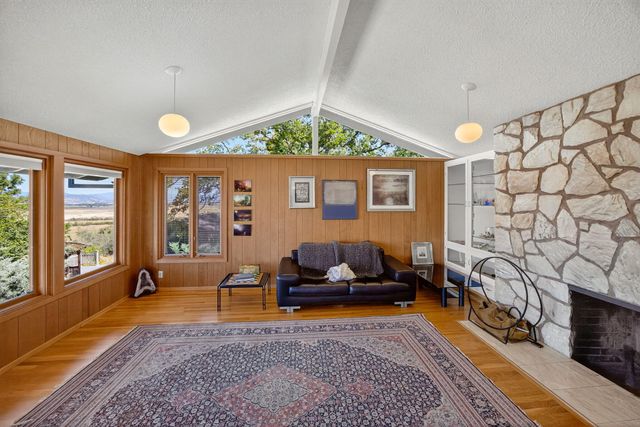 4360 N Foothill Road, Medford, OR 97504