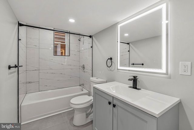 513 MACDADE BLVD, Darby, PA 19023