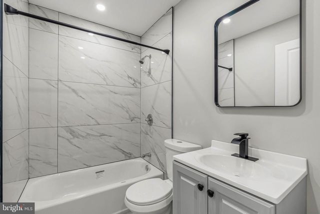 513 MACDADE BLVD, Darby, PA 19023