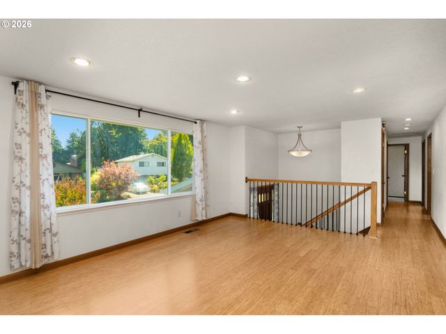 14025 Sw ROCHESTER Dr, Beaverton, OR 97008