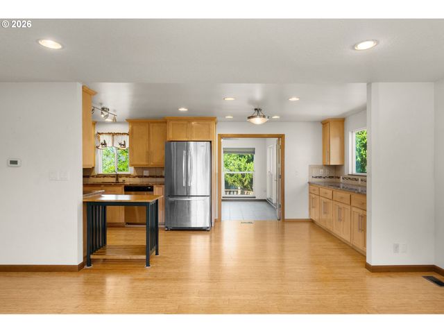 14025 Sw ROCHESTER Dr, Beaverton, OR 97008