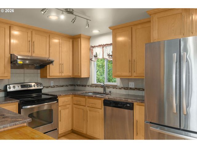 14025 Sw ROCHESTER Dr, Beaverton, OR 97008