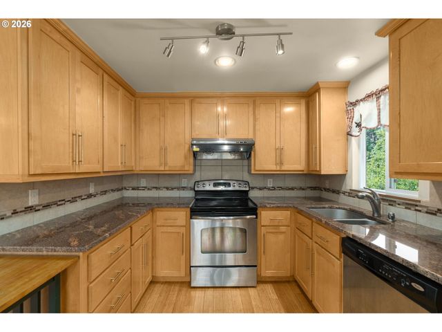 14025 Sw ROCHESTER Dr, Beaverton, OR 97008