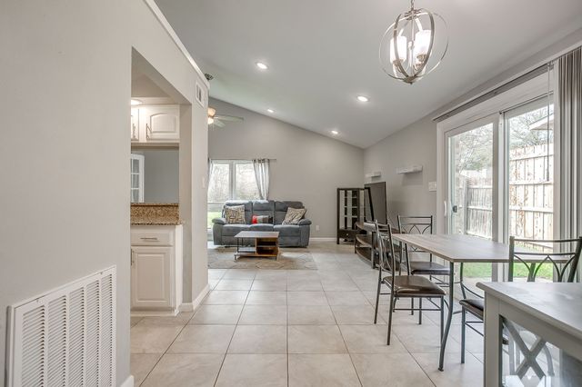 3921 Seven Gables Street, Fort Worth, TX 76133