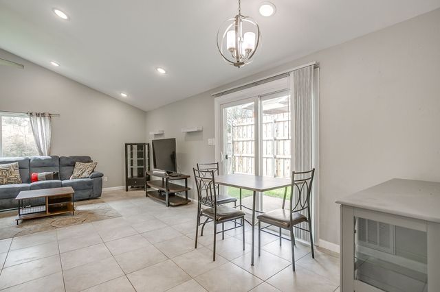 3921 Seven Gables Street, Fort Worth, TX 76133