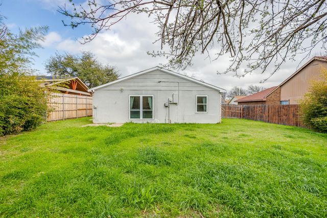 3921 Seven Gables Street, Fort Worth, TX 76133