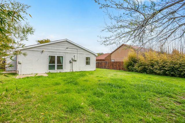 3921 Seven Gables Street, Fort Worth, TX 76133