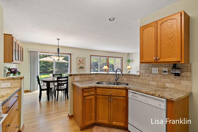 15124 Briarwood Street, Grand Haven, MI 49417