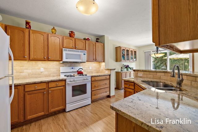 15124 Briarwood Street, Grand Haven, MI 49417