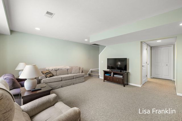 15124 Briarwood Street, Grand Haven, MI 49417