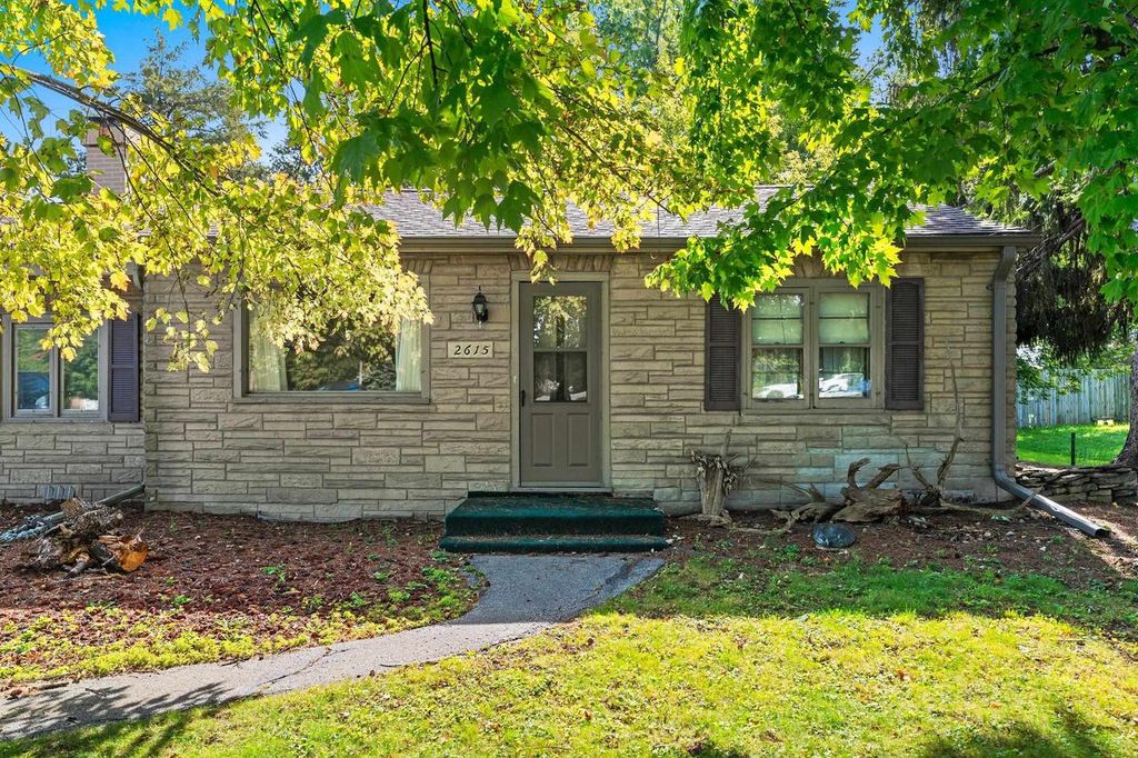 2615 W HIGHWAY DRIVE, Appleton, WI 54914