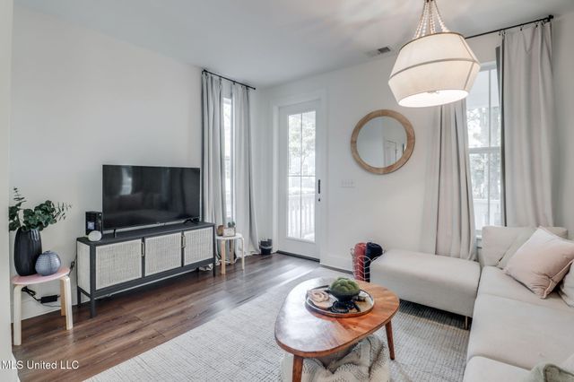 2207 Government Street, 20, Ocean Springs, MS 39564