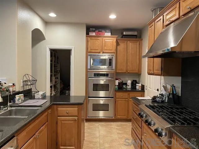 7235 Primrose Ln, San Diego, CA 92129