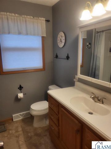 1714 Hodgson Road, North Mankato, MN 56003