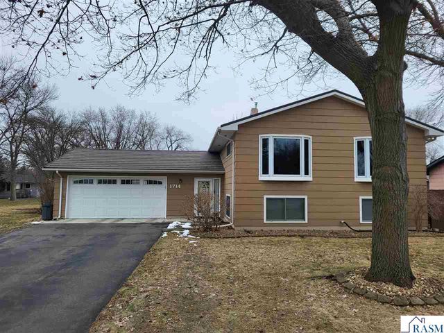 1714 Hodgson Road, North Mankato, MN 56003