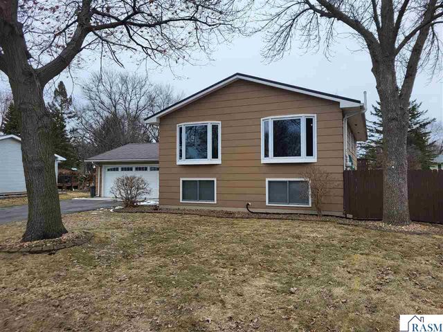1714 Hodgson Road, North Mankato, MN 56003