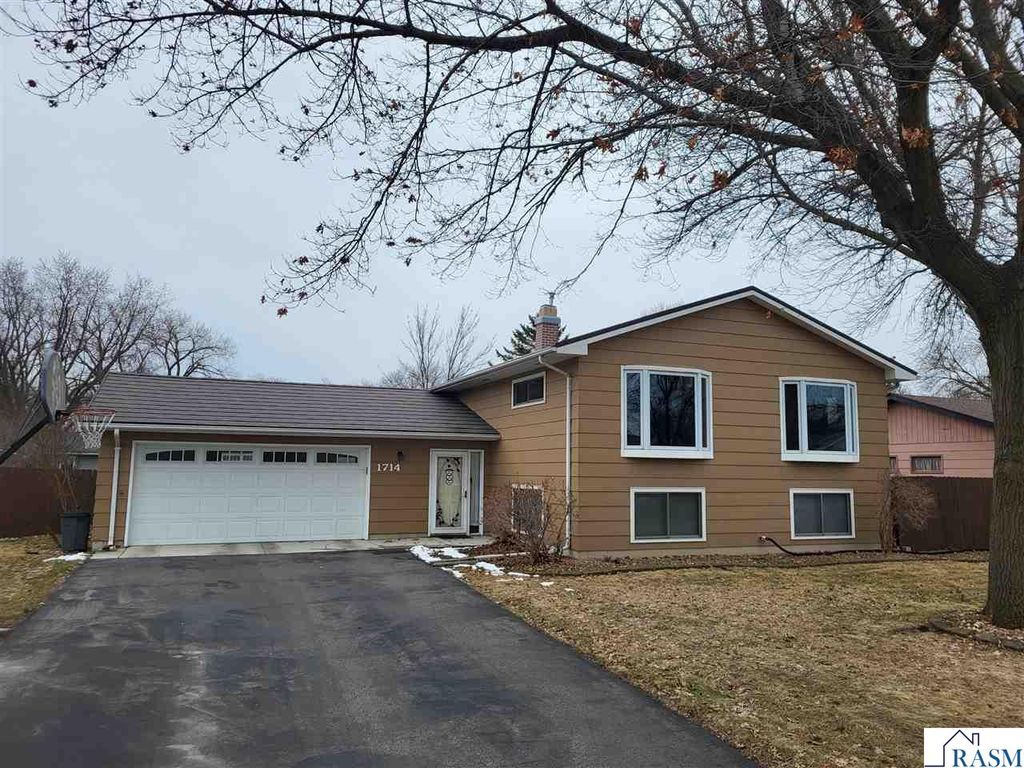 1714 Hodgson Road, North Mankato, MN 56003