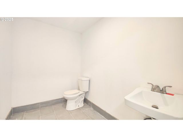 8827 Se DIVISION St, Portland, OR 97266