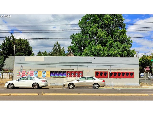 8827 Se DIVISION St, Portland, OR 97266