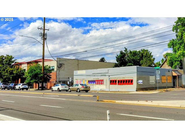 8827 Se DIVISION St, Portland, OR 97266