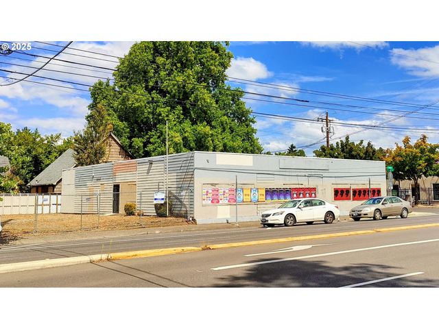 8827 Se DIVISION St, Portland, OR 97266