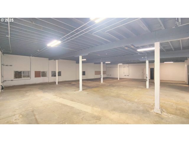 8827 Se DIVISION St, Portland, OR 97266