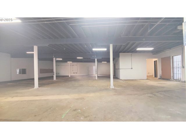8827 Se DIVISION St, Portland, OR 97266