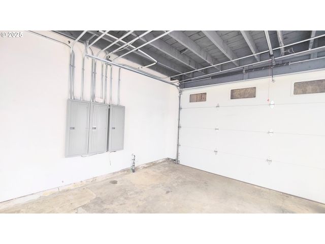 8827 Se DIVISION St, Portland, OR 97266