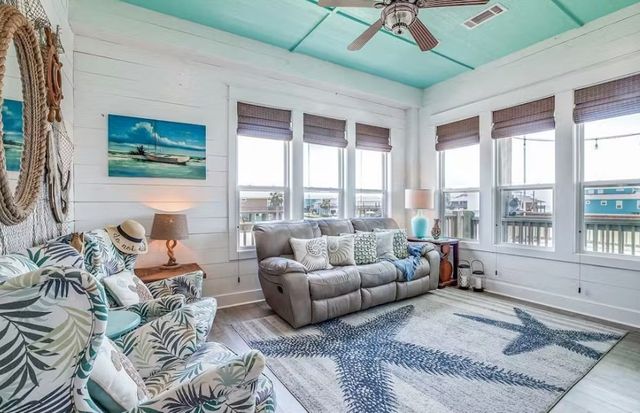 922 Palmridge Drive, Port Bolivar, TX 77650