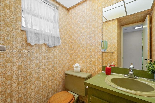 200 Ashbury Rd 205, Hollywood, FL 33024