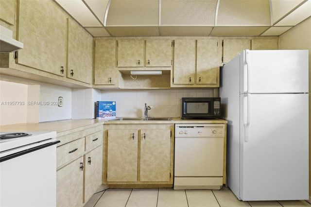 200 Ashbury Rd 205, Hollywood, FL 33024