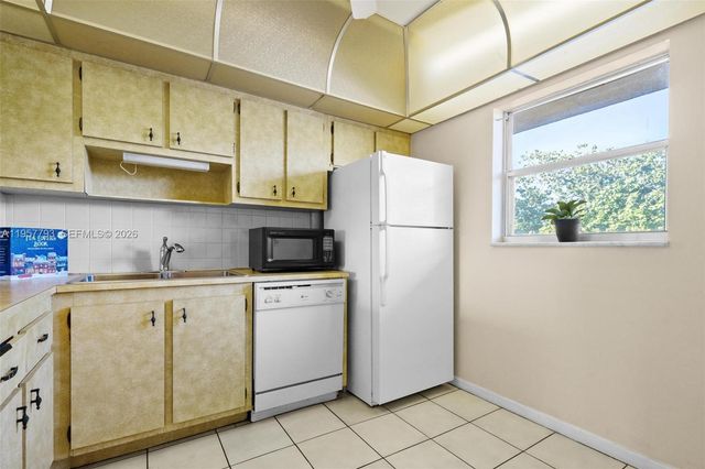 200 Ashbury Rd 205, Hollywood, FL 33024