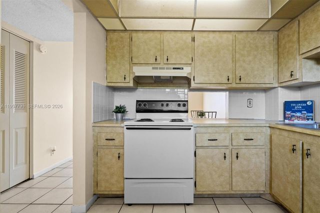 200 Ashbury Rd 205, Hollywood, FL 33024