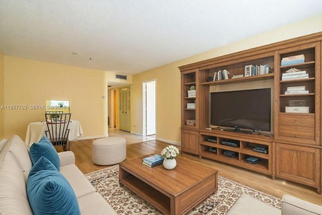 200 Ashbury Rd 205, Hollywood, FL 33024