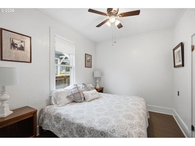 517 C St, Springfield, OR 97477