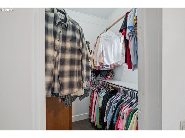 517 C St, Springfield, OR 97477